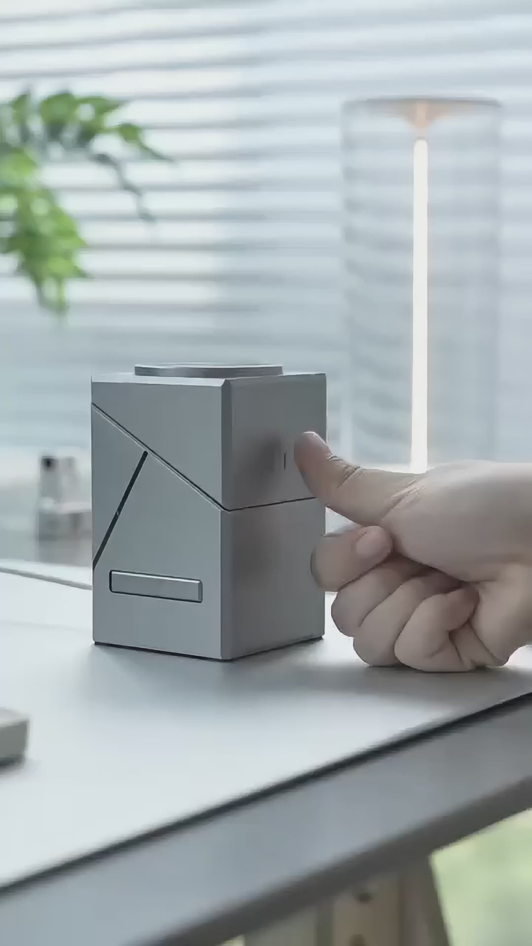 3-in-1 magnetic wireless charging station